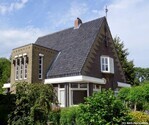 Rentenierswoning Hoofdstraat 113, Nieuwolda. Gebouwd 1930.
              <br/>
              Gert-Jan Lobbes, juli 2019